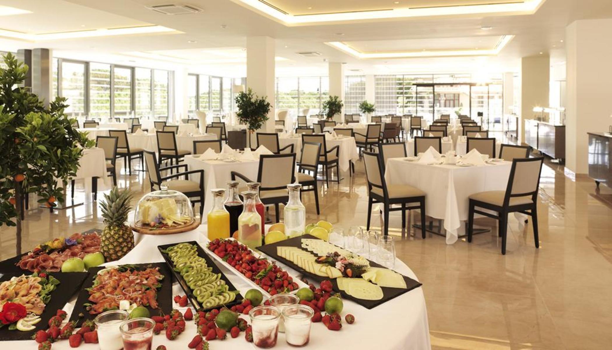 Hotel Slovenija - Terme & Wellness Lifeclass Portorož Eksteriør billede A buffet at a hotel