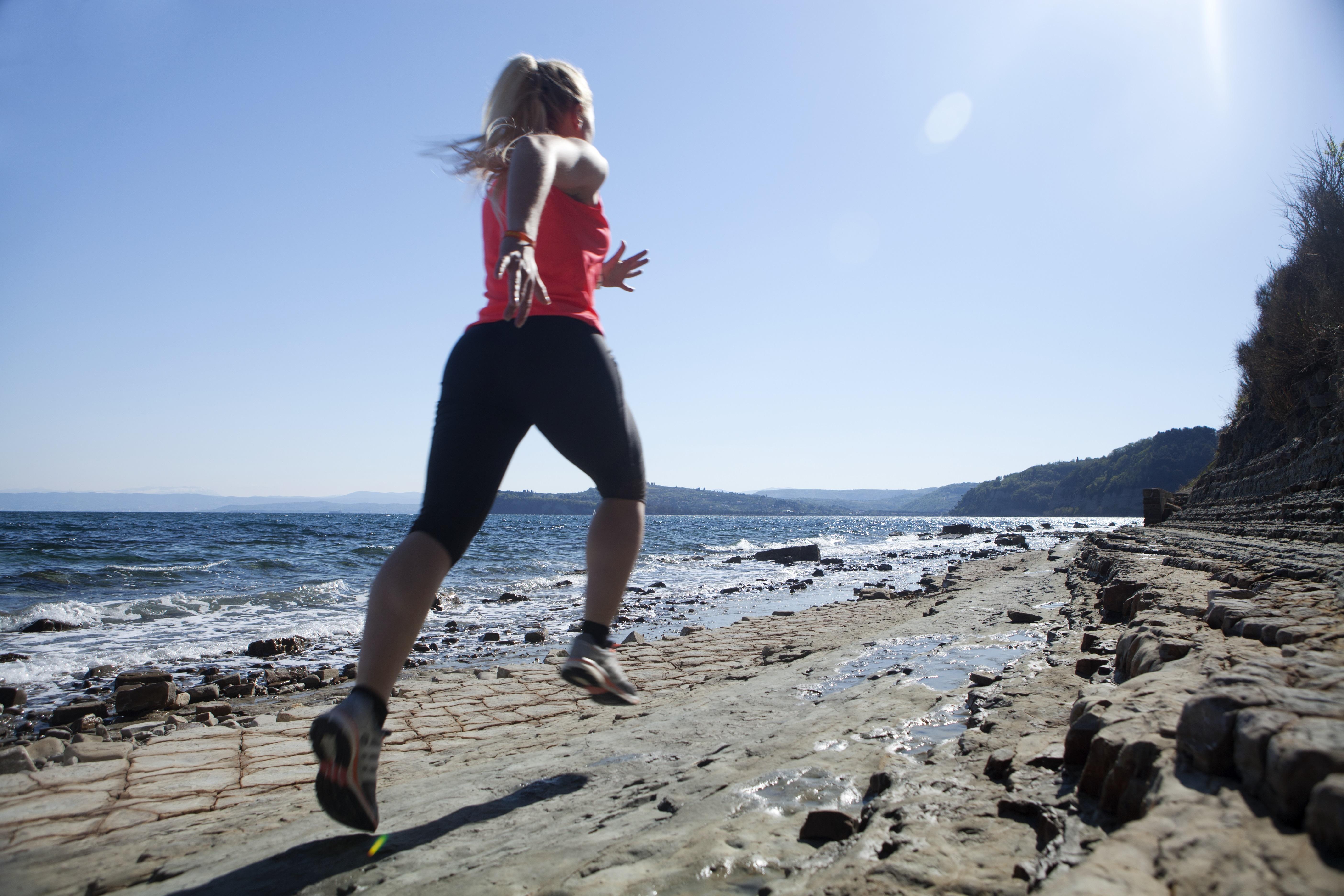 Hotel Slovenija - Terme & Wellness Lifeclass Portorož Eksteriør billede A woman trail running