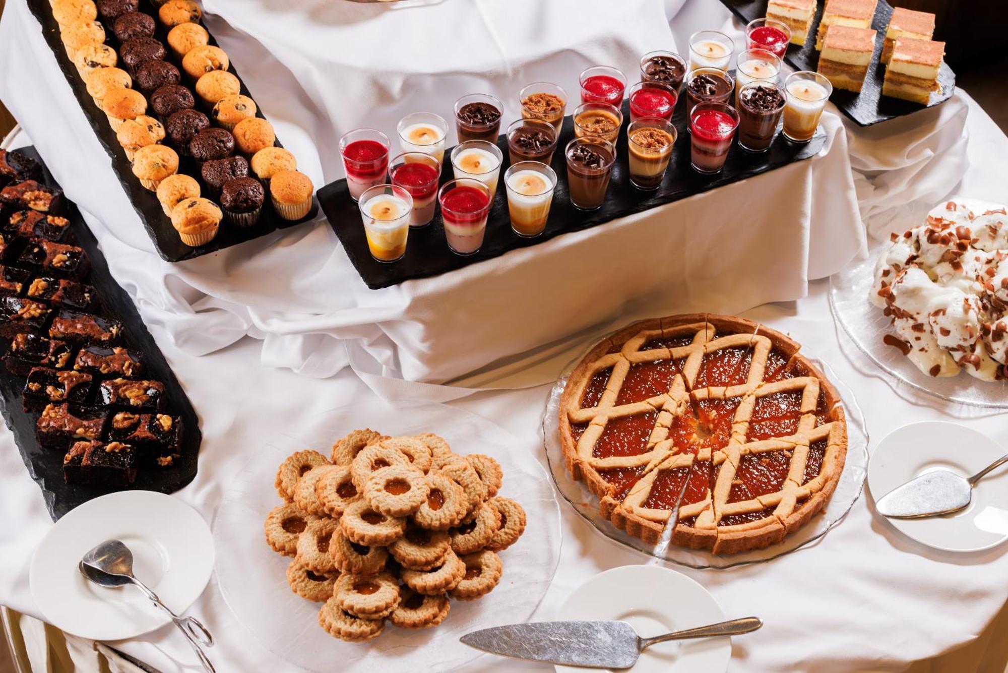 Hotel Slovenija - Terme & Wellness Lifeclass Portorož Eksteriør billede A dessert buffet