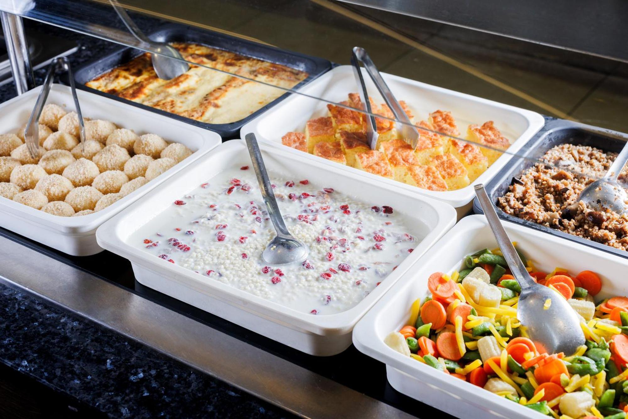 Hotel Slovenija - Terme & Wellness Lifeclass Portorož Eksteriør billede A selection of dishes at a buffet